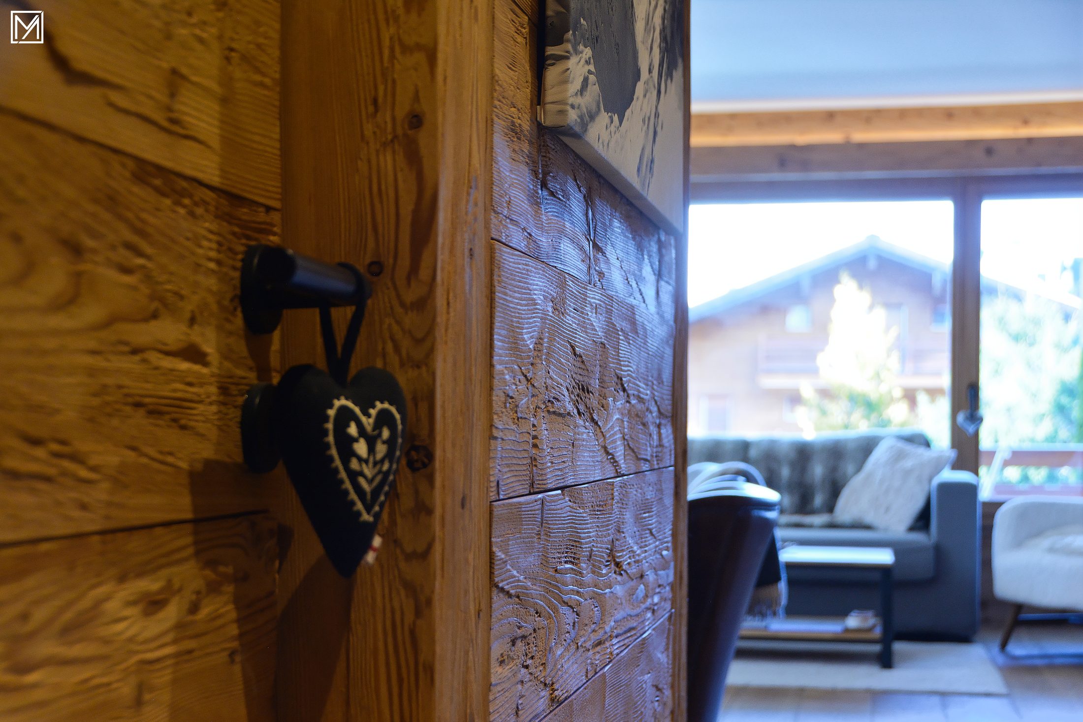 Detail of an old wooden door, Appartement 2311